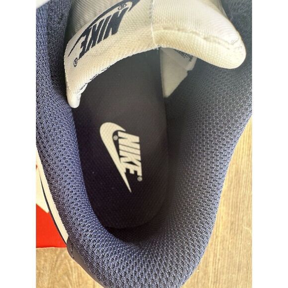 Athletic_Shoes